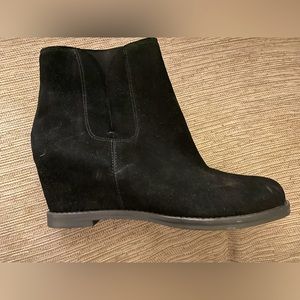 Bettye Muller Braxton Booties size 9.5